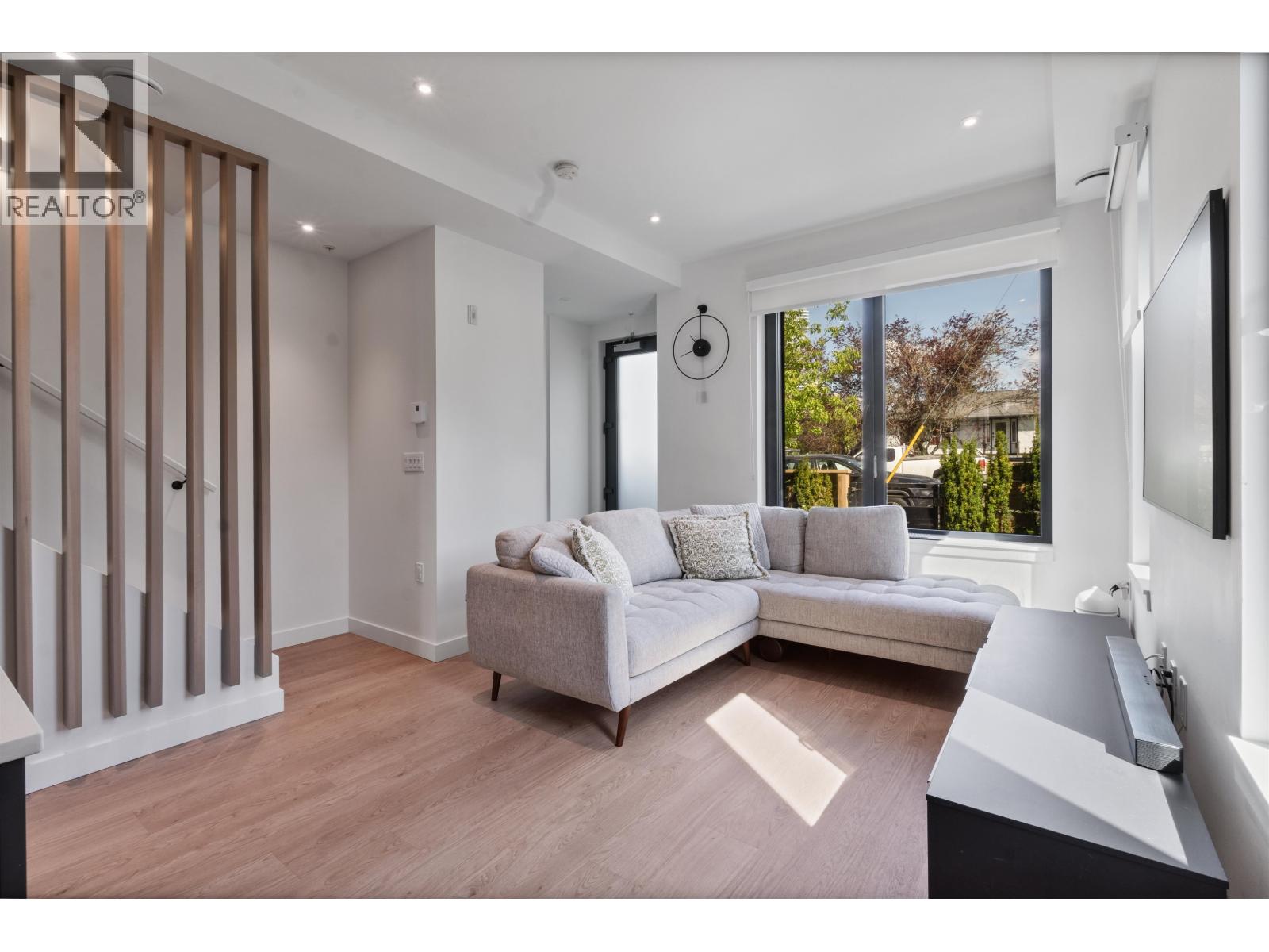 209 606 FOSTER AVENUE|Coquitlam, British Columbia V6J0L5
