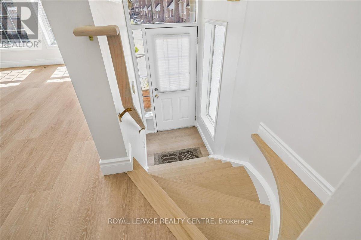 Row / Townhouse for Sale in 110 - 50 STRATHAVEN DRIVE|Mississauga (Hurontario), Ontario L5R4E7 5