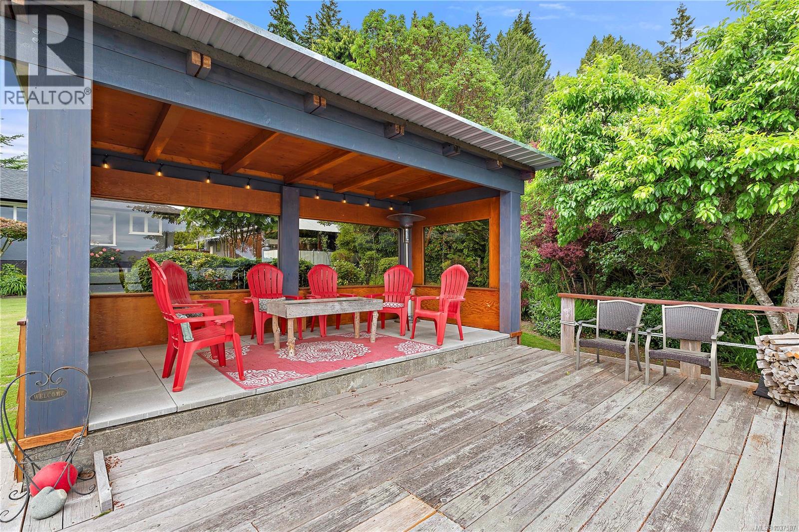 For sale: 5957 Sooke Rd, Sooke, British Columbia V9Z0P7 - 1037587 ...