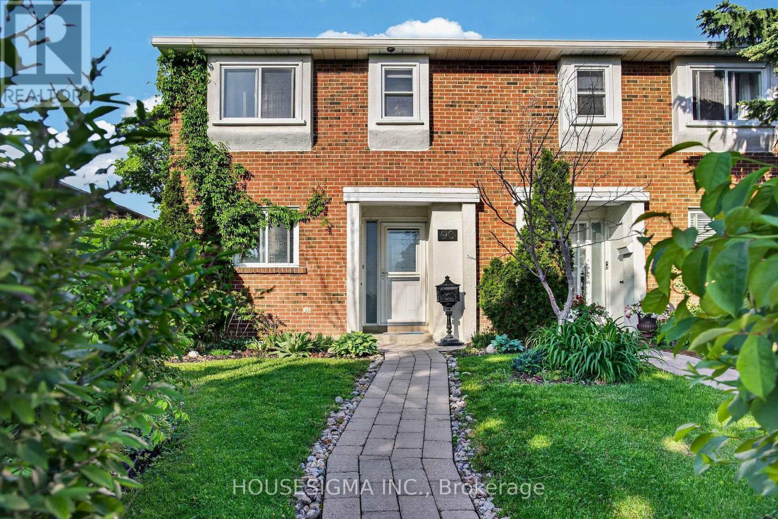 Row / Townhouse for Sale in 90 - 15 CENTENNIAL PARK ROAD S|Toronto (Eringate-Centennial-West Deane), Ontario M9C4W8 2