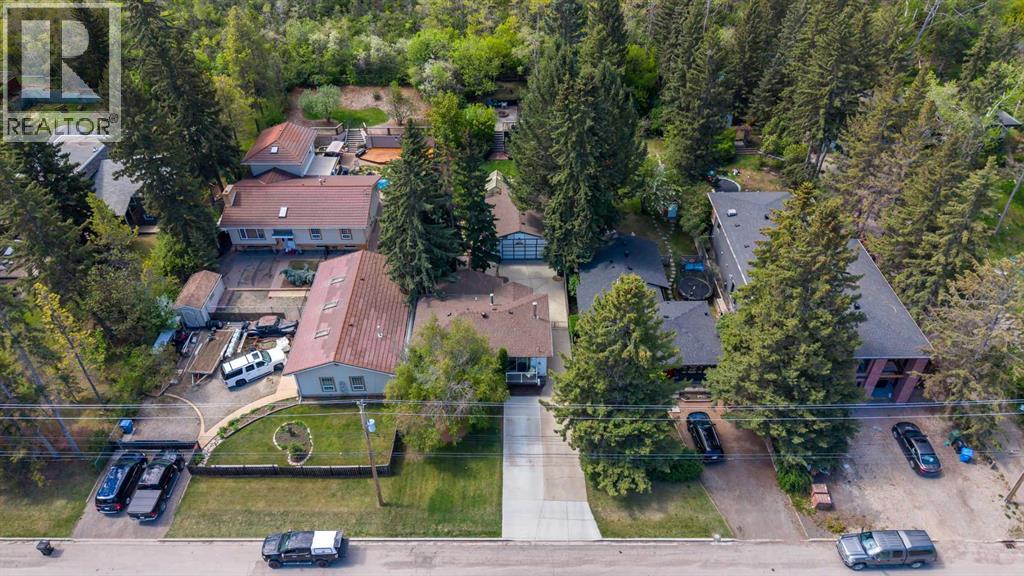 House for Sale in 8927 33 Avenue NW|Calgary, Alberta T3B1M2