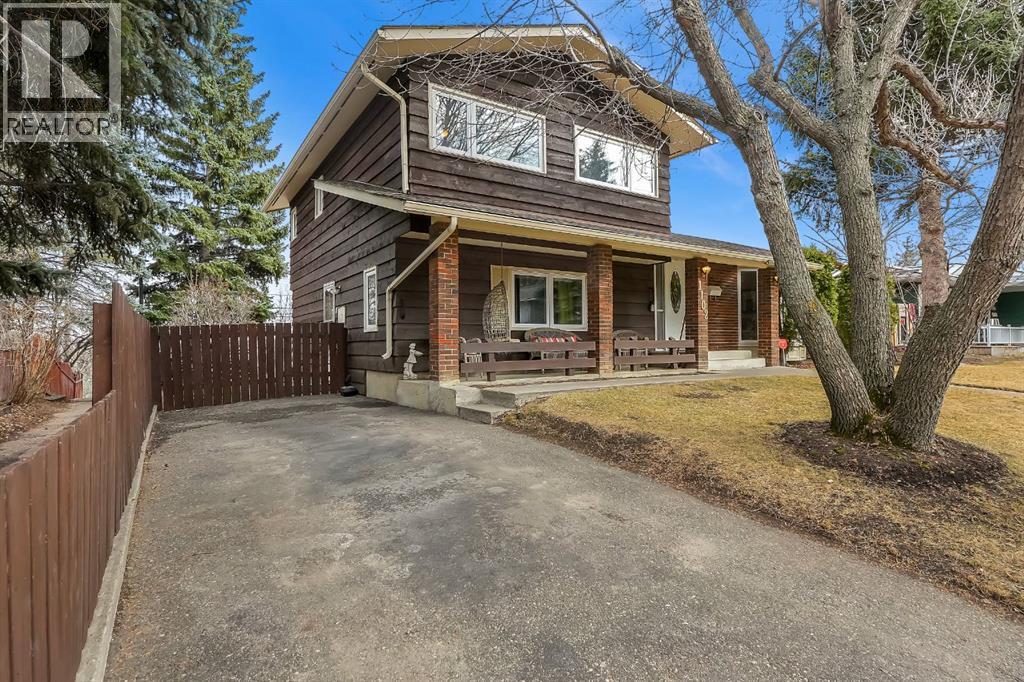 House for Sale in 1102 Lake Christina Way SE|Calgary, Alberta T2J2R3 3