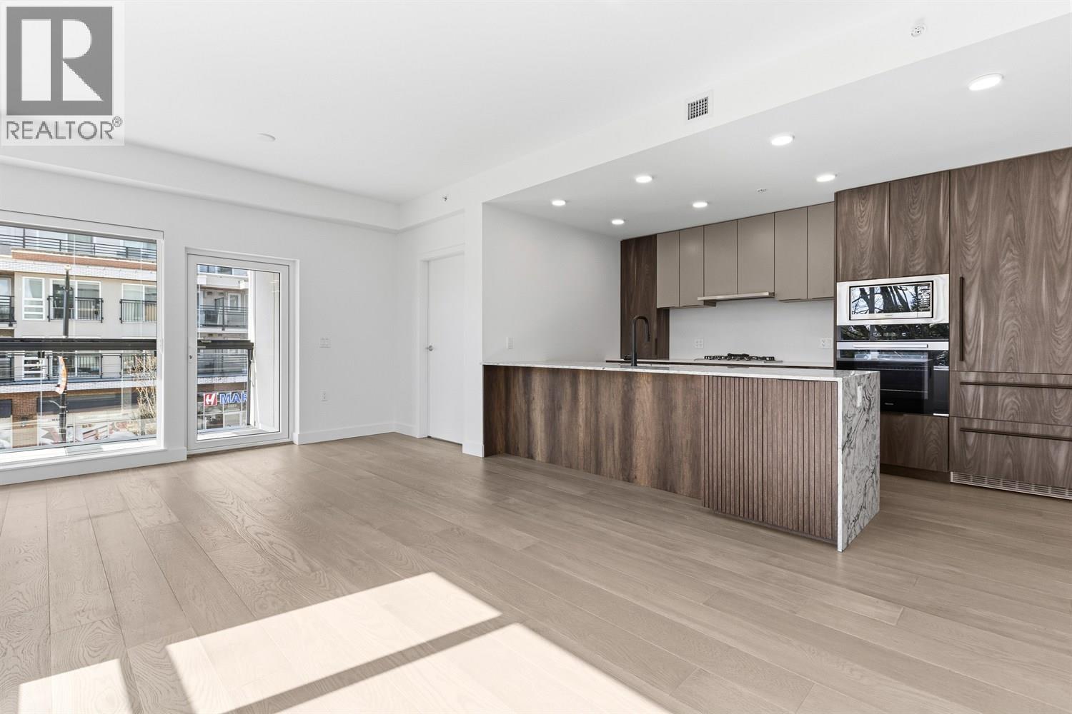206 3590 W 39TH AVENUE|Vancouver, British Columbia V6N3A5