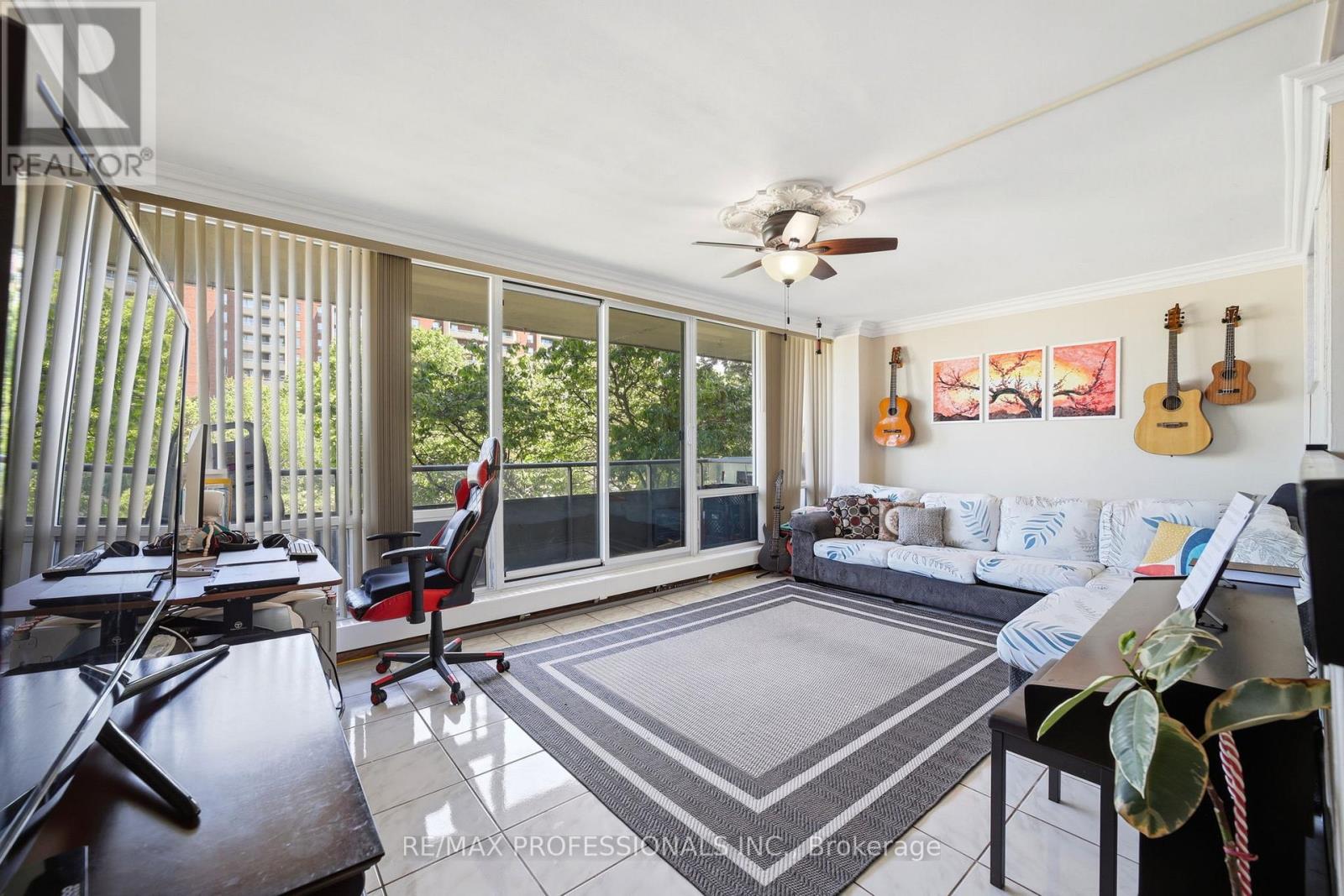 204 - 19 FOUR WINDS DRIVE