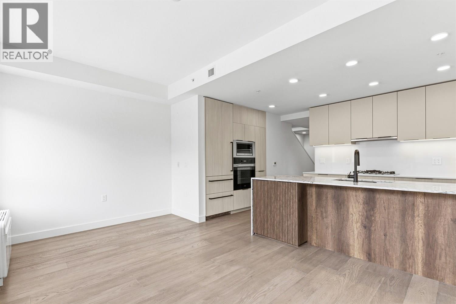 303 3590 W 39TH AVENUE|Vancouver, British Columbia V6N3A5