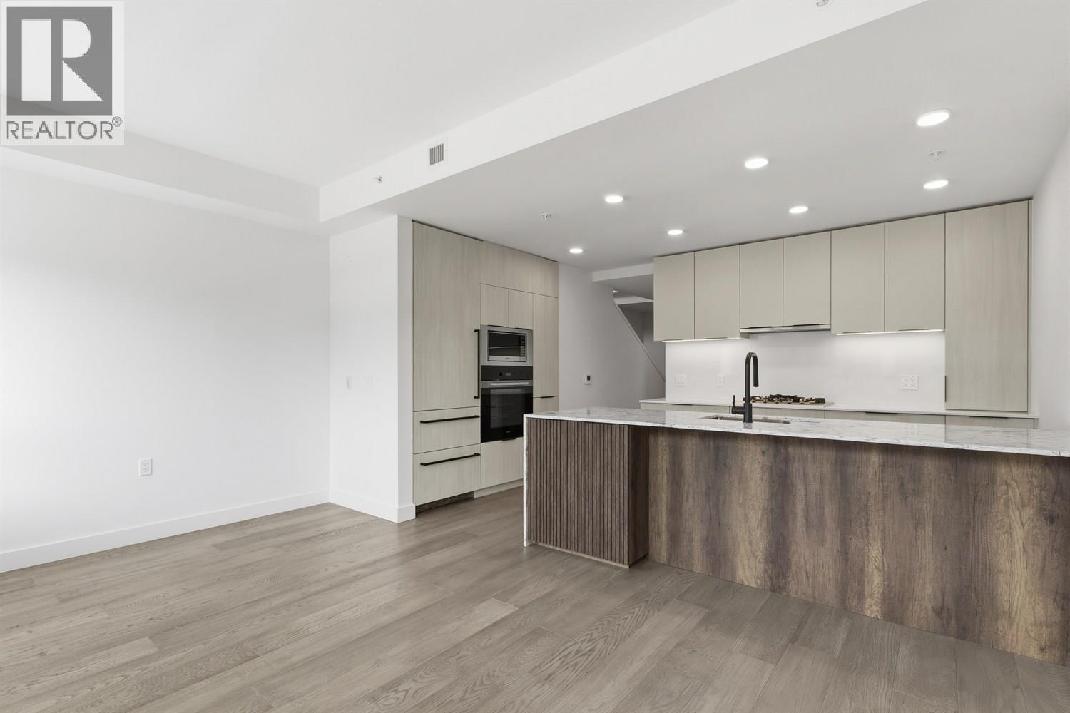 304 3590 W 39TH AVENUE|Vancouver, British Columbia V6N3A5