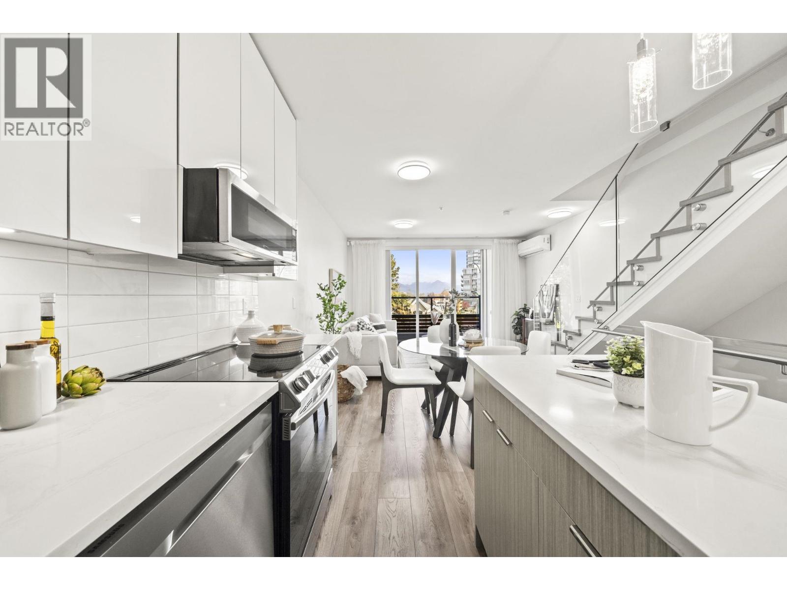 2296 E 33RD AVENUE|Vancouver, British Columbia V5N3G1