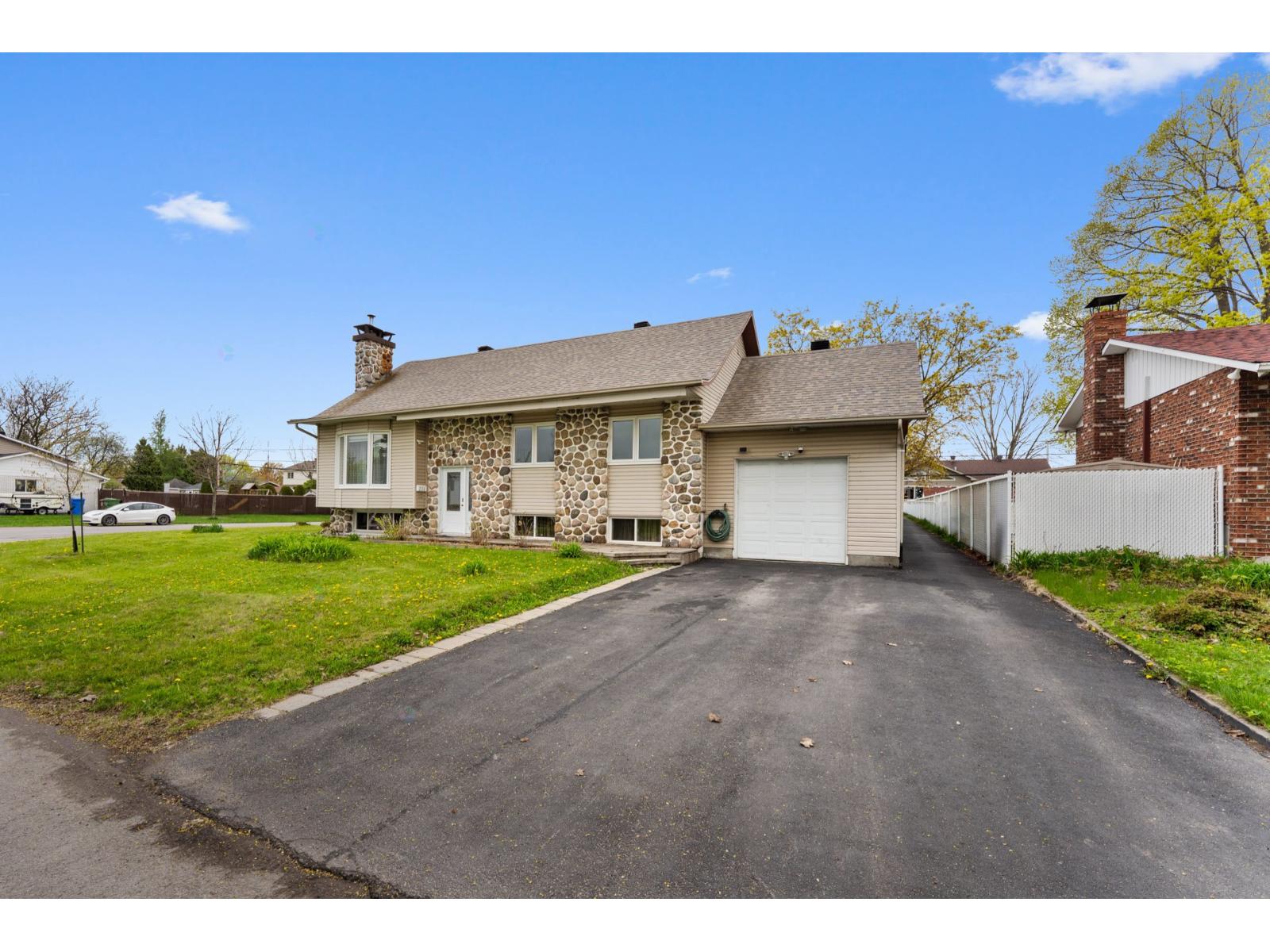 226 Rue Houde, Saint-Eustache, Quebec J7P4J6