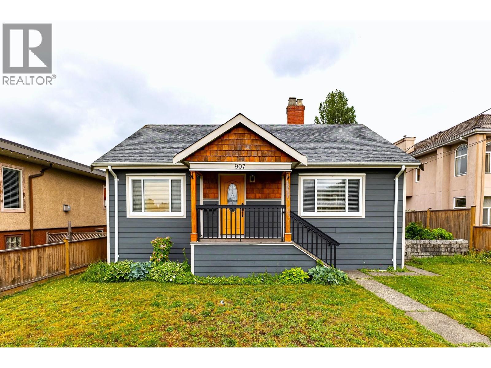 907 SIXTH STREET|New Westminster, British Columbia V3L3C8