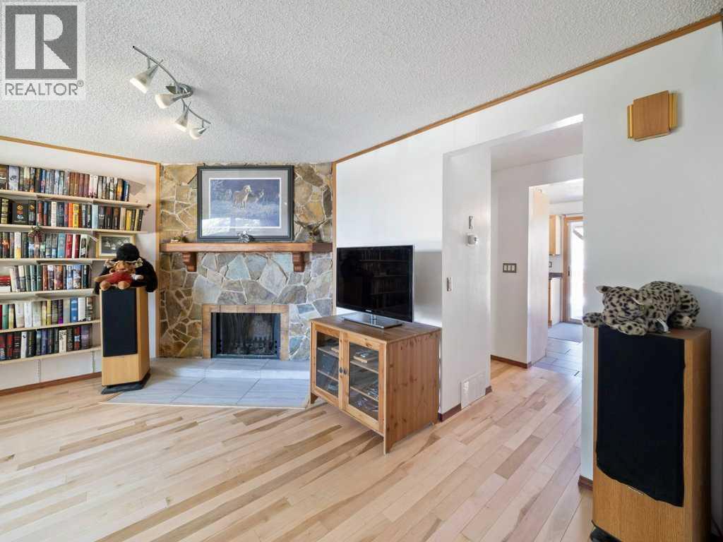 House for Sale in 143 Erin Mount Place SE|Calgary, Alberta T2B2T3 4