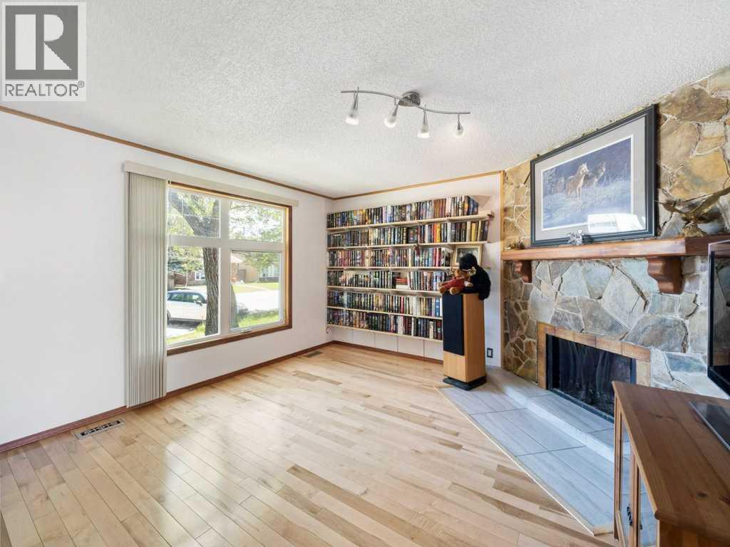 House for Sale in 143 Erin Mount Place SE|Calgary, Alberta T2B2T3 5