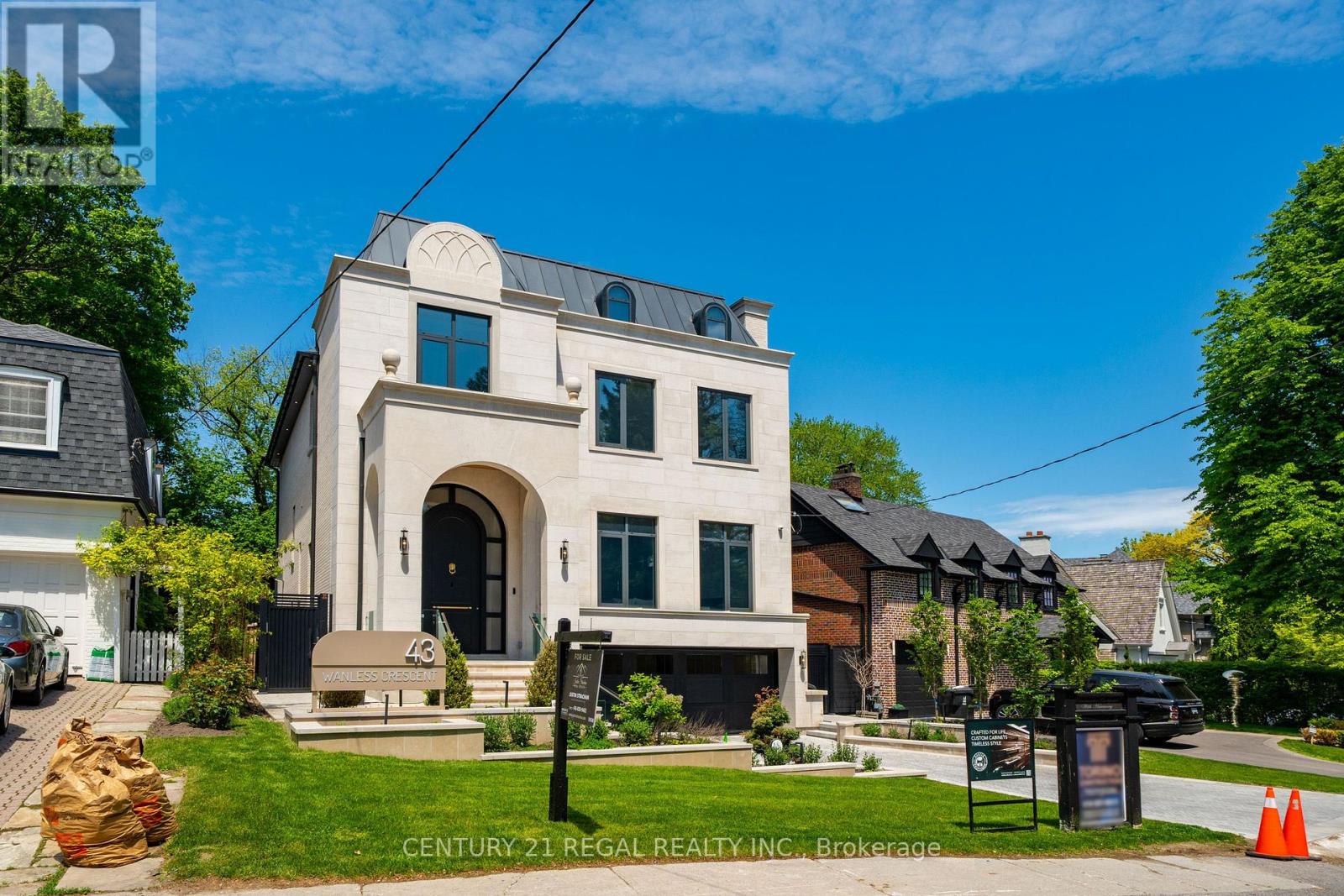 43 WANLESS CRESCENT
