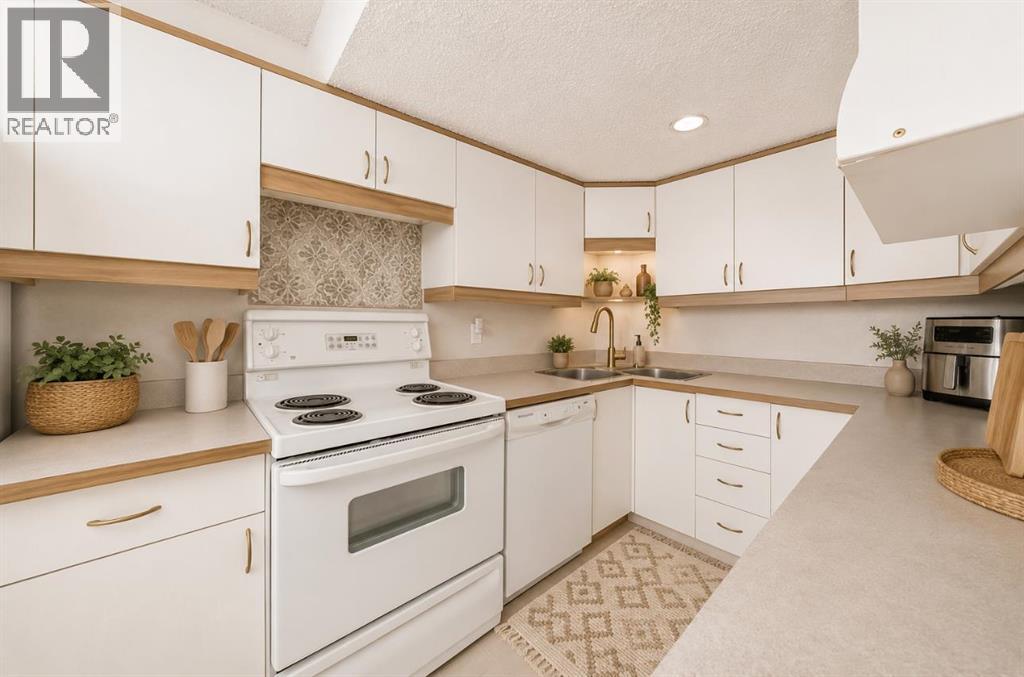 Row / Townhouse for Sale in 702, 9930 Bonaventure Drive SE|Calgary, Alberta T2J4L4 2
