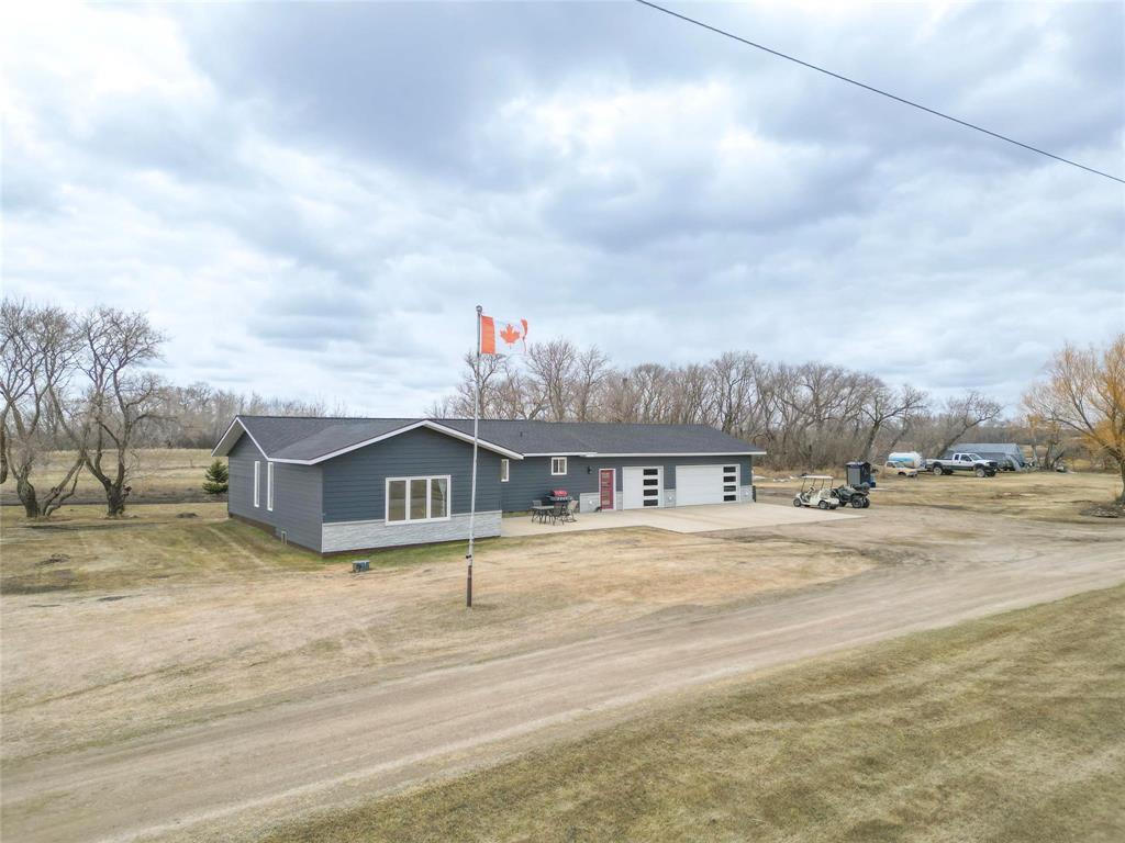 For sale: 70093 124W Road, Rivers, Manitoba R0K1X0 - 202611936