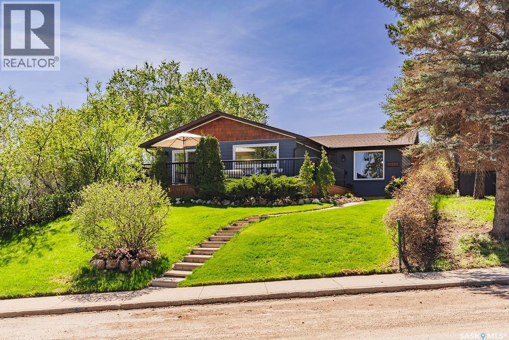 1925 Pembina AVENUE
