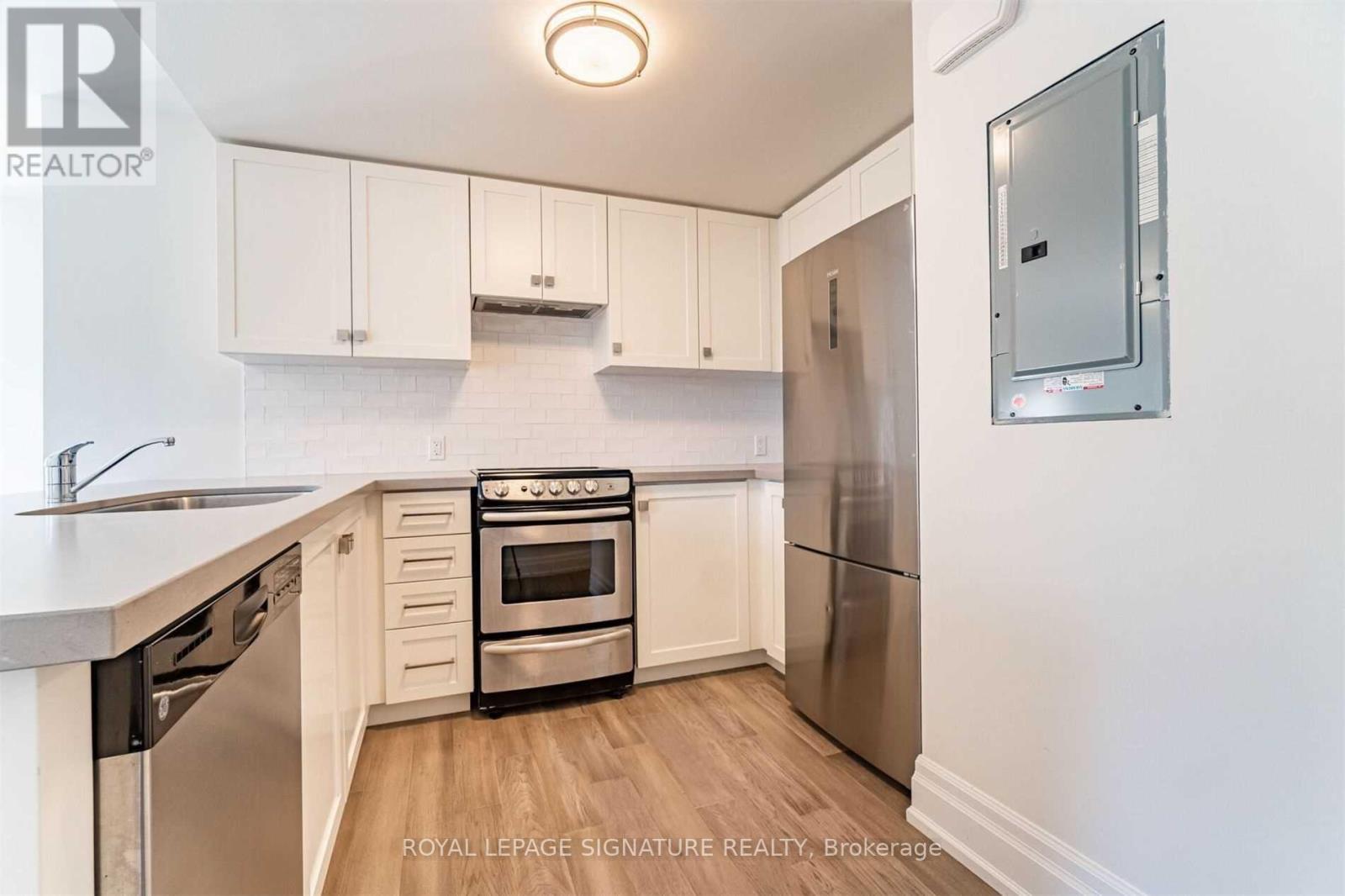 Row / Townhouse for Sale in 202 - 760 LAKESHORE ROAD E|Mississauga (Lakeview), Ontario L5E1C7 4