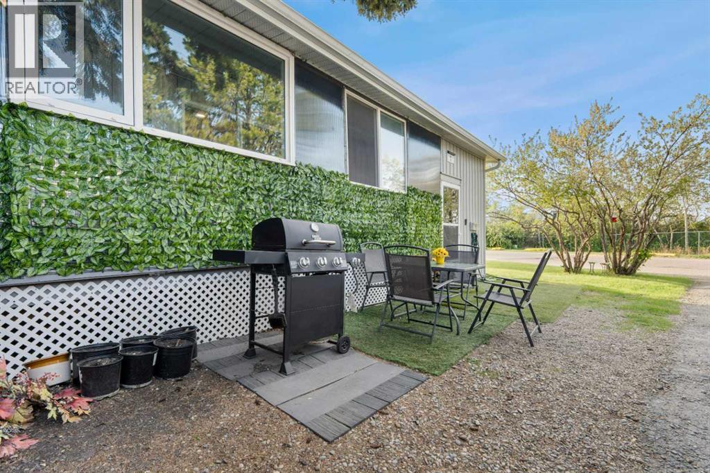 Mobile Home for Sale in 1, 3223 83 Street|Calgary, Alberta T3B5M7 5