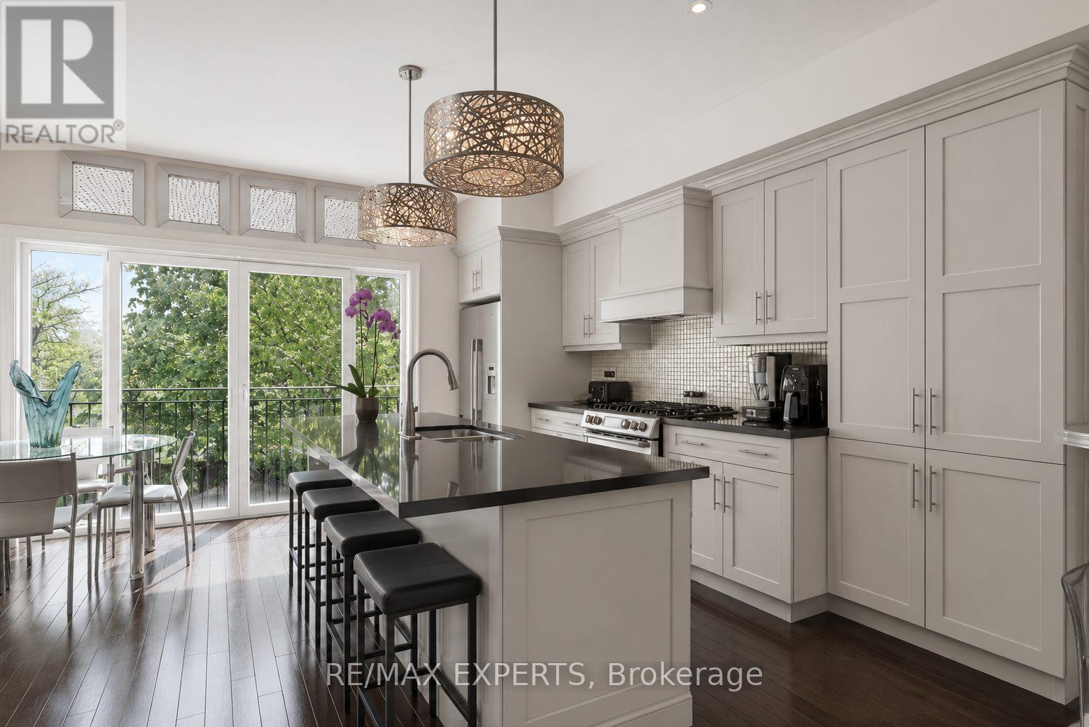 Row / Townhouse for Sale in 22 MATTHEW COURT|Toronto (Princess-Rosethorn), Ontario M9B2Y3