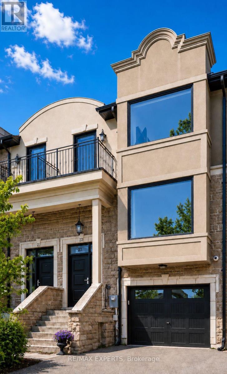 Row / Townhouse for Sale in 22 MATTHEW COURT|Toronto (Princess-Rosethorn), Ontario M9B2Y3 2