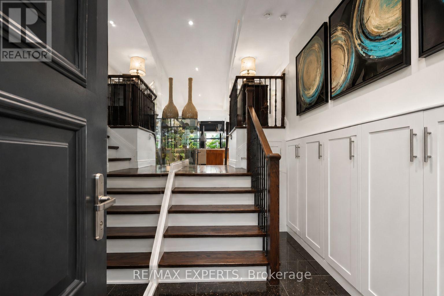 Row / Townhouse for Sale in 22 MATTHEW COURT|Toronto (Princess-Rosethorn), Ontario M9B2Y3 5