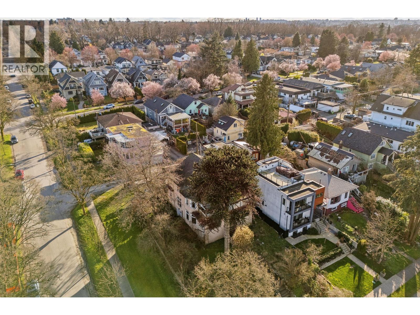 2798 YALE STREET|Vancouver, British Columbia V5K1C3