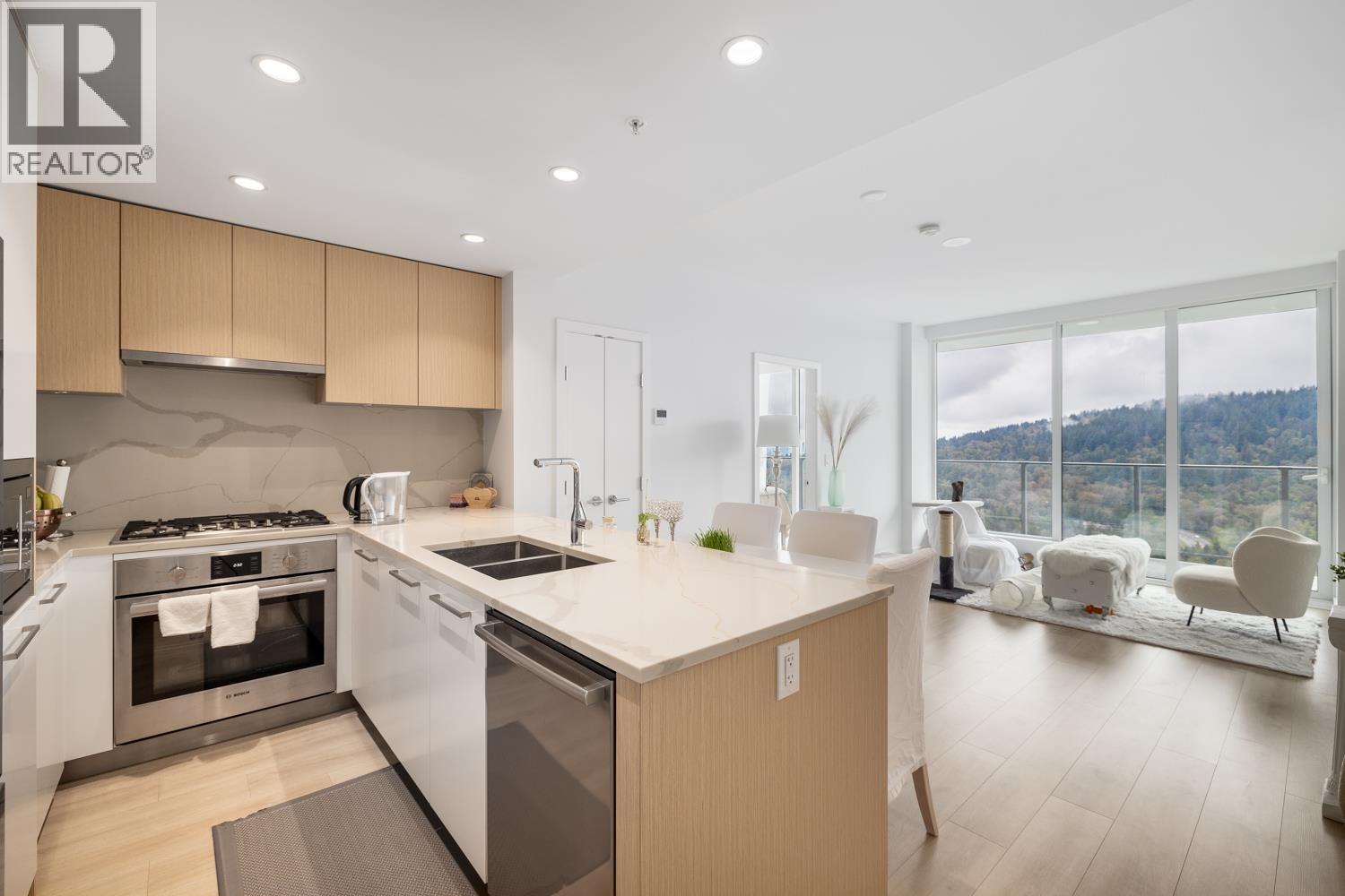 3002 567 CLARKE ROAD|Coquitlam, British Columbia V3J0K7