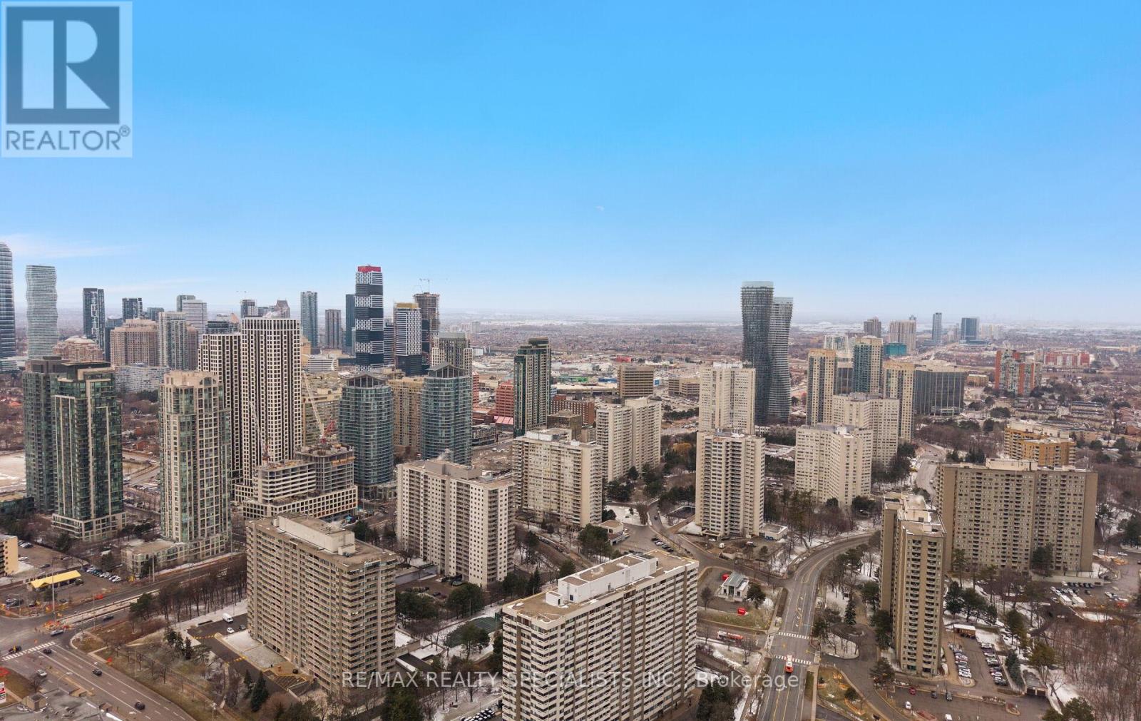Row / Townhouse for Sale in 7 - 400 MISSISSAUGA VALLEY BOULEVARD W|Mississauga (Mississauga Valleys), Ontario L5A3N6
