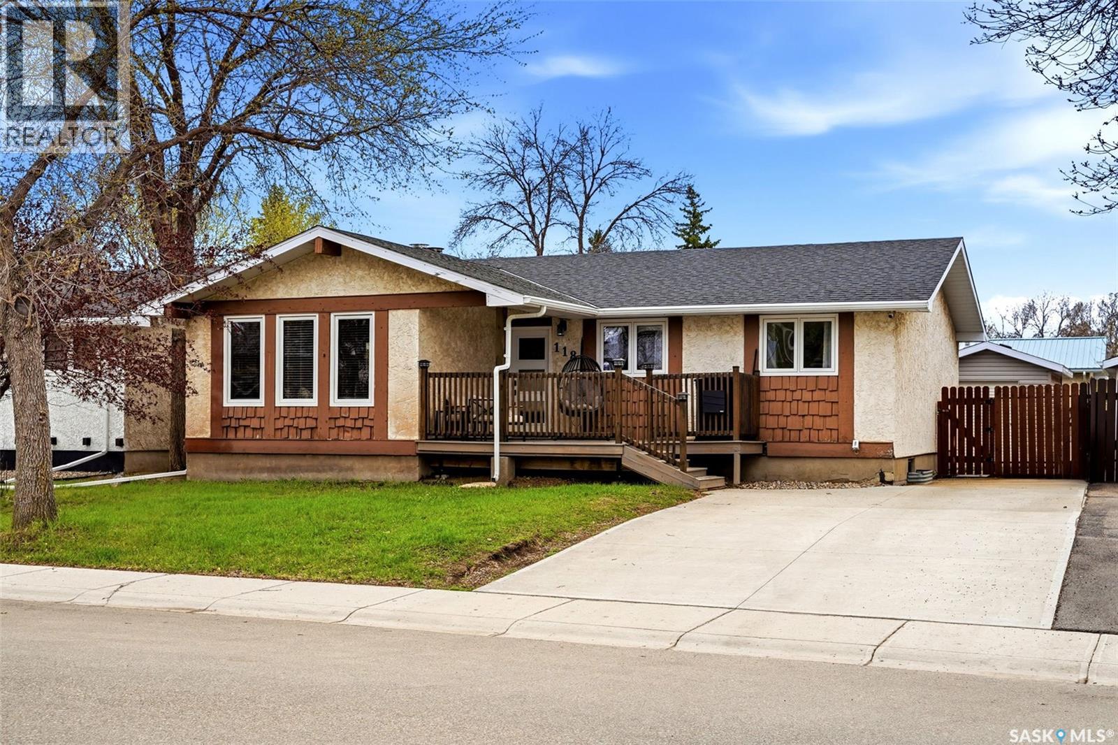 118 Mackenzie CRESCENT