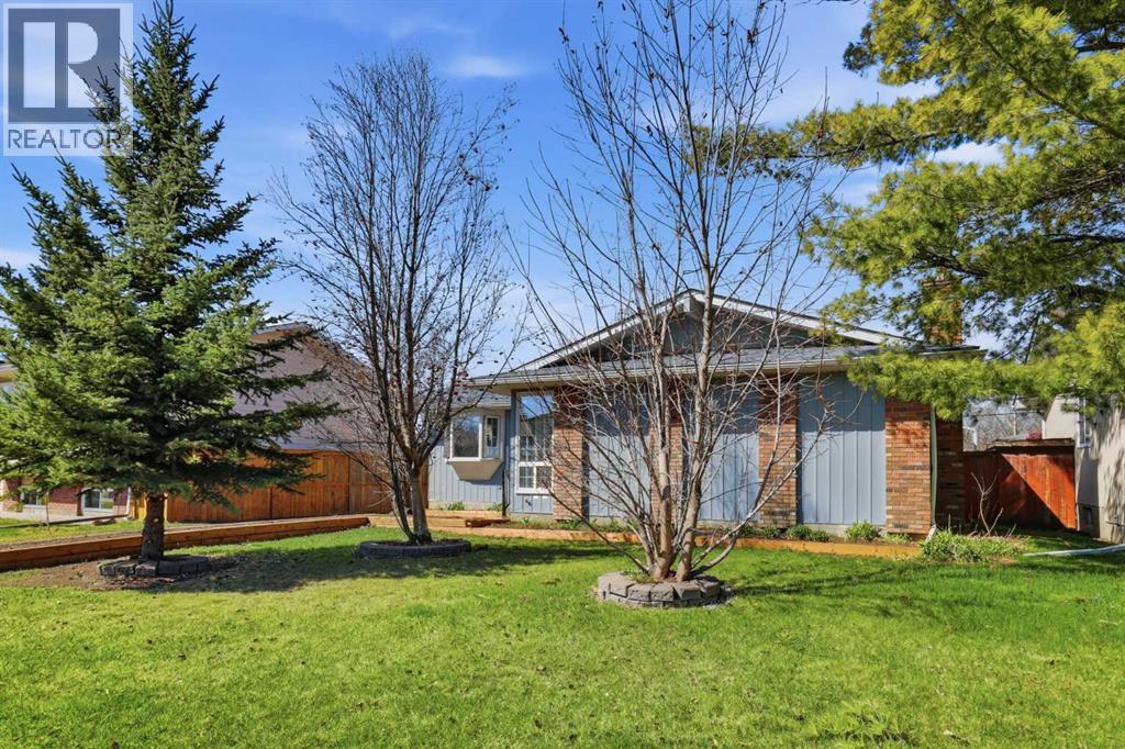 House for Sale in 431 Queen Charlotte Drive SE|Calgary, Alberta T2J4H2