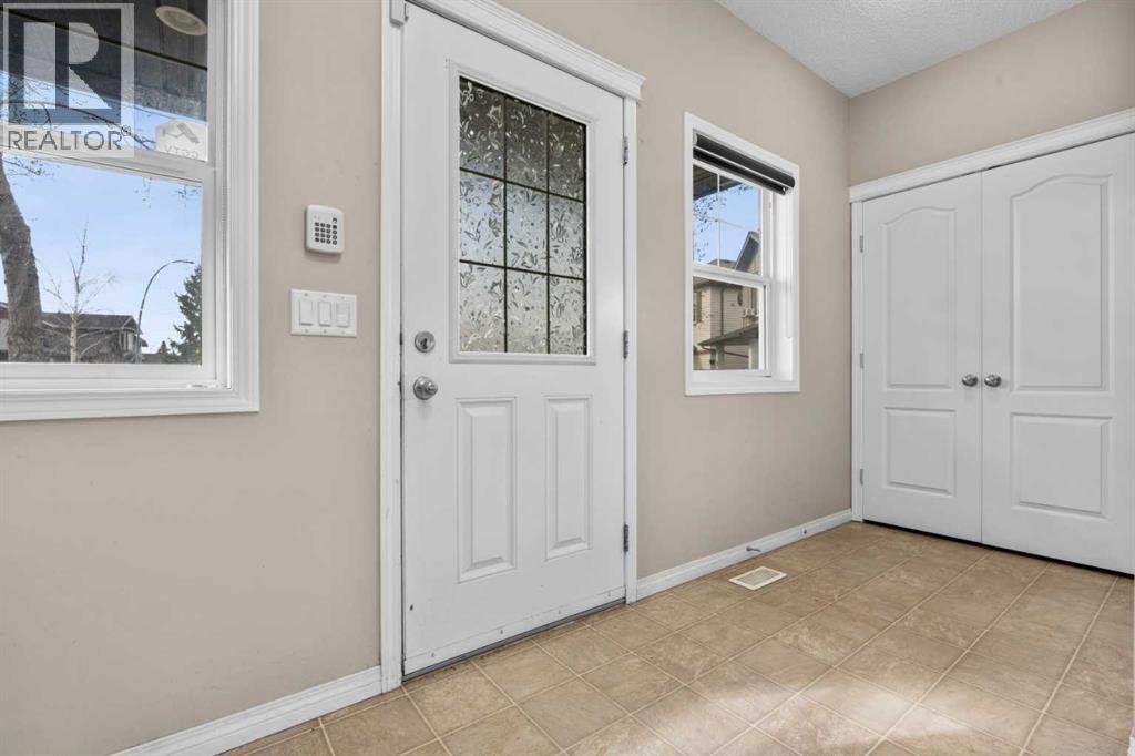 House for Sale in 246 Martinwood Place NE|Calgary, Alberta T3J3H6 2