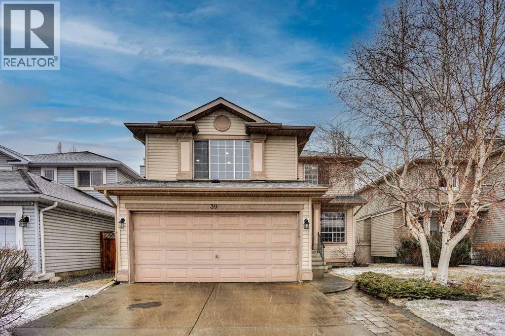 House for Sale in 39 Douglasview Road SE|Calgary, Alberta T2Z2S8