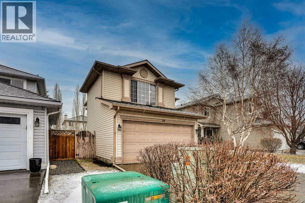 House for Sale in 39 Douglasview Road SE|Calgary, Alberta T2Z2S8 2