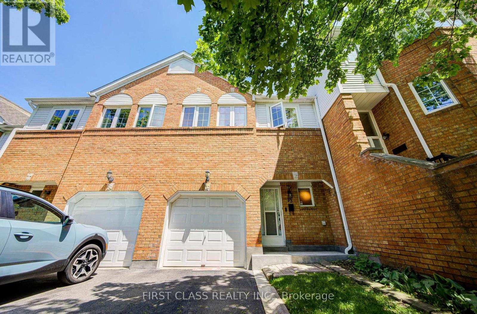 Row / Townhouse for Sale in 33 - 4605 DONEGAL DRIVE|Mississauga (Central Erin Mills), Ontario L5M4X7 2
