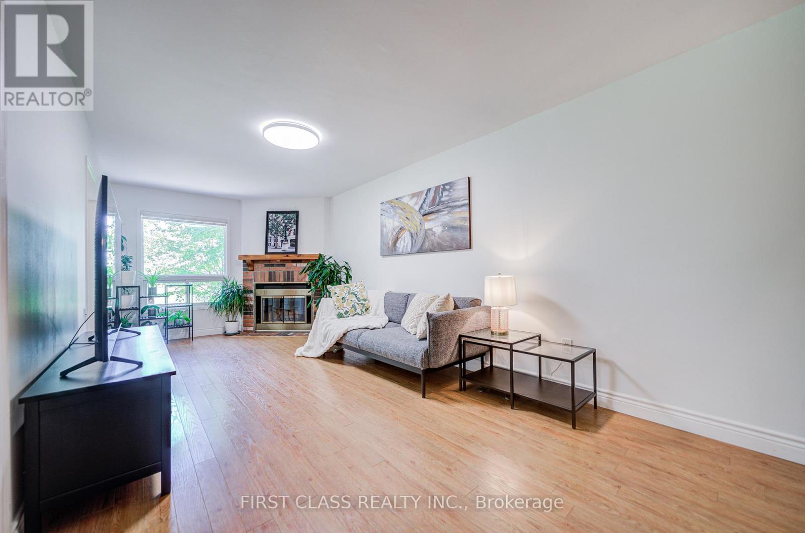 Row / Townhouse for Sale in 33 - 4605 DONEGAL DRIVE|Mississauga (Central Erin Mills), Ontario L5M4X7 4