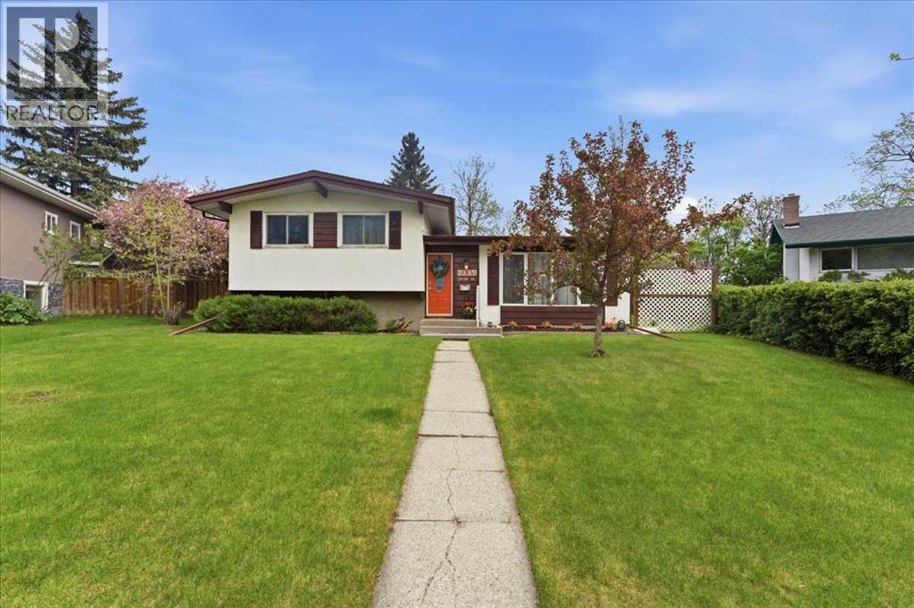 House for Sale in 6004 Louise Road SW|Calgary, Alberta T3E5V2