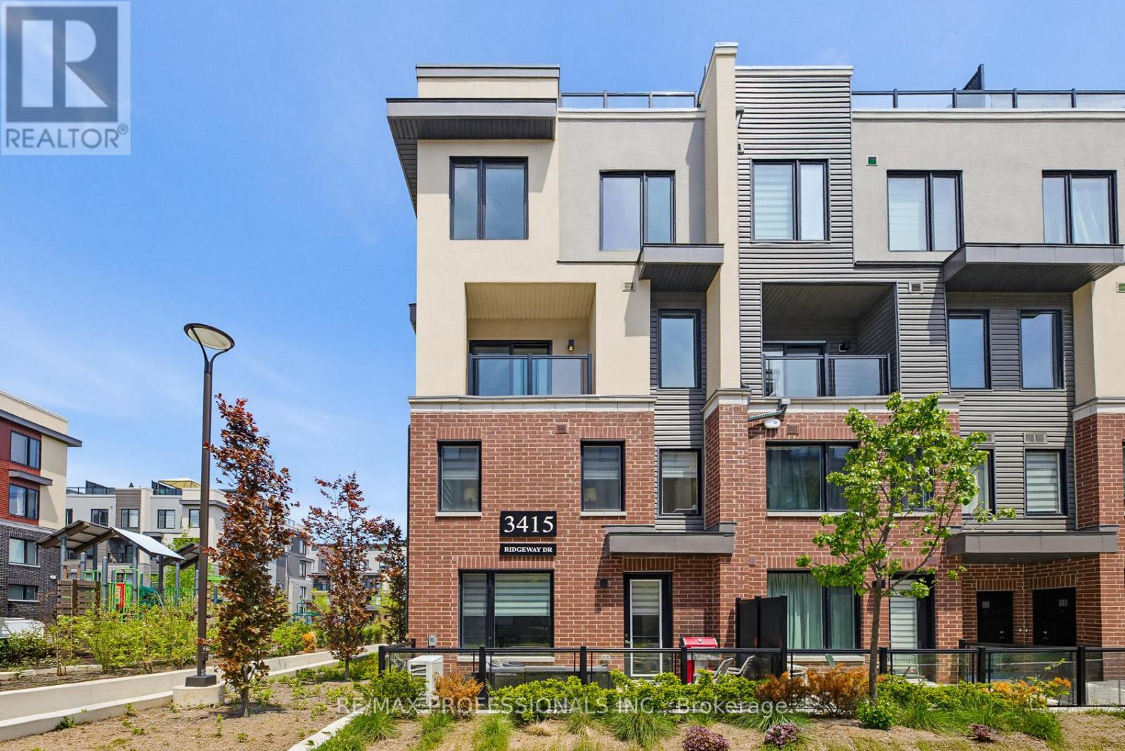 Row / Townhouse for Sale in 15 - 3415 RIDGEWAY DRIVE|Mississauga (Erin Mills), Ontario L5L0B9 2