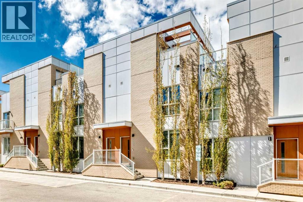 Row / Townhouse for Sale in 4056 Kovitz Lane NW|Calgary, Alberta T3B6H3