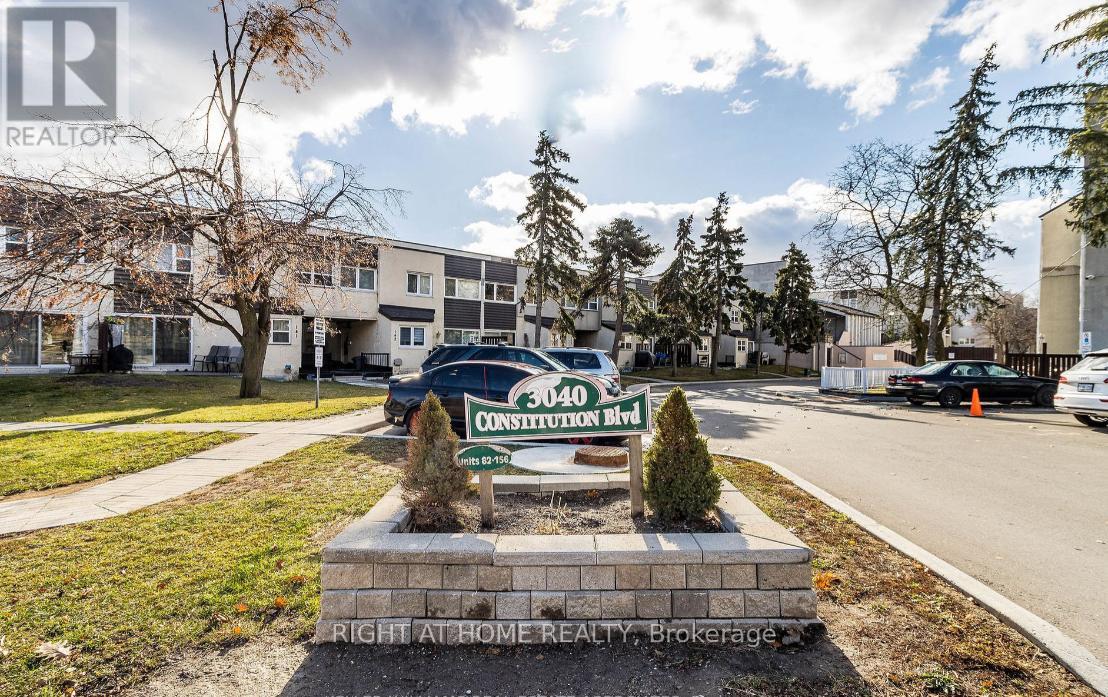 Row / Townhouse for Sale in 141 - 3040 CONSTITUTION BOULEVARD|Mississauga (Applewood), Ontario L4Y3X7