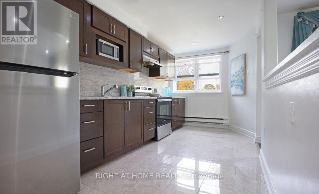 Row / Townhouse for Sale in 141 - 3040 CONSTITUTION BOULEVARD|Mississauga (Applewood), Ontario L4Y3X7 4