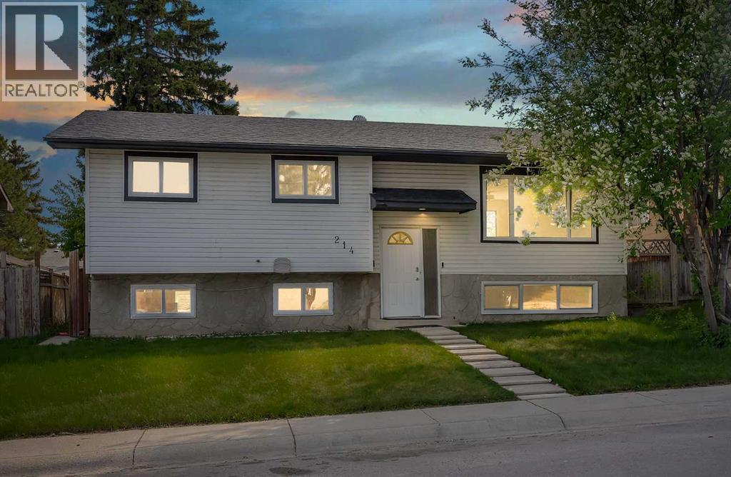 House for Sale in 214 Rundleview Close NE|Calgary, Alberta T1Y1J1