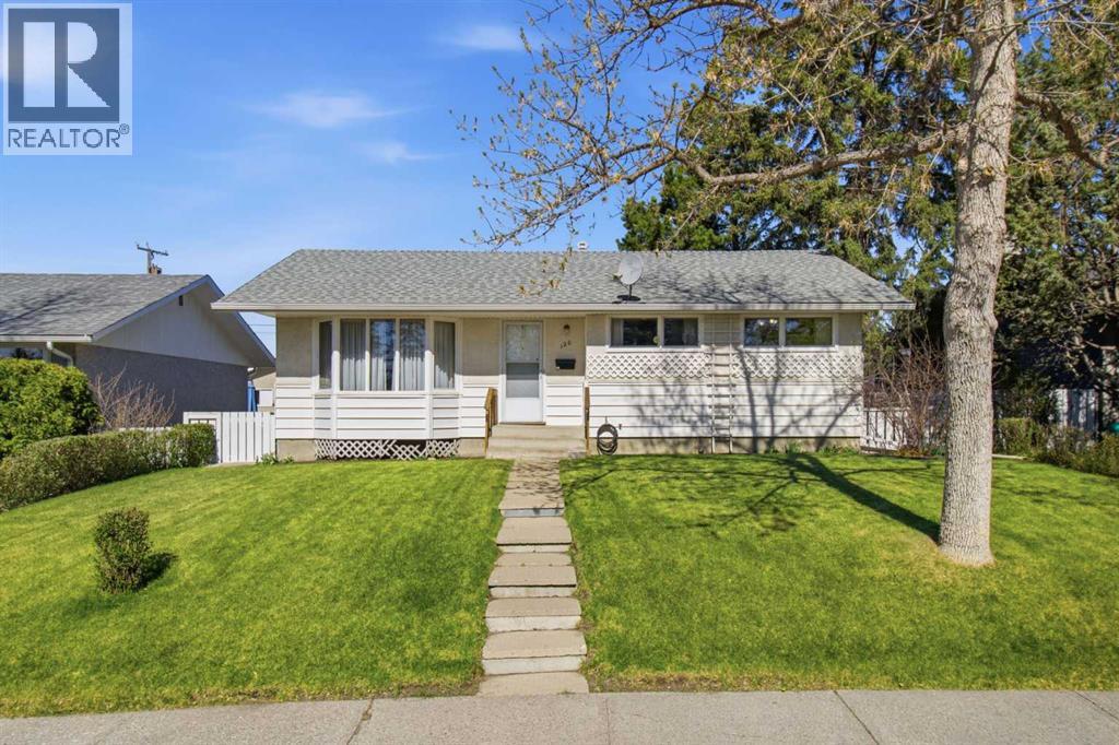 House for Sale in 120 Glenpatrick Drive SW|Calgary, Alberta T3E4L6
