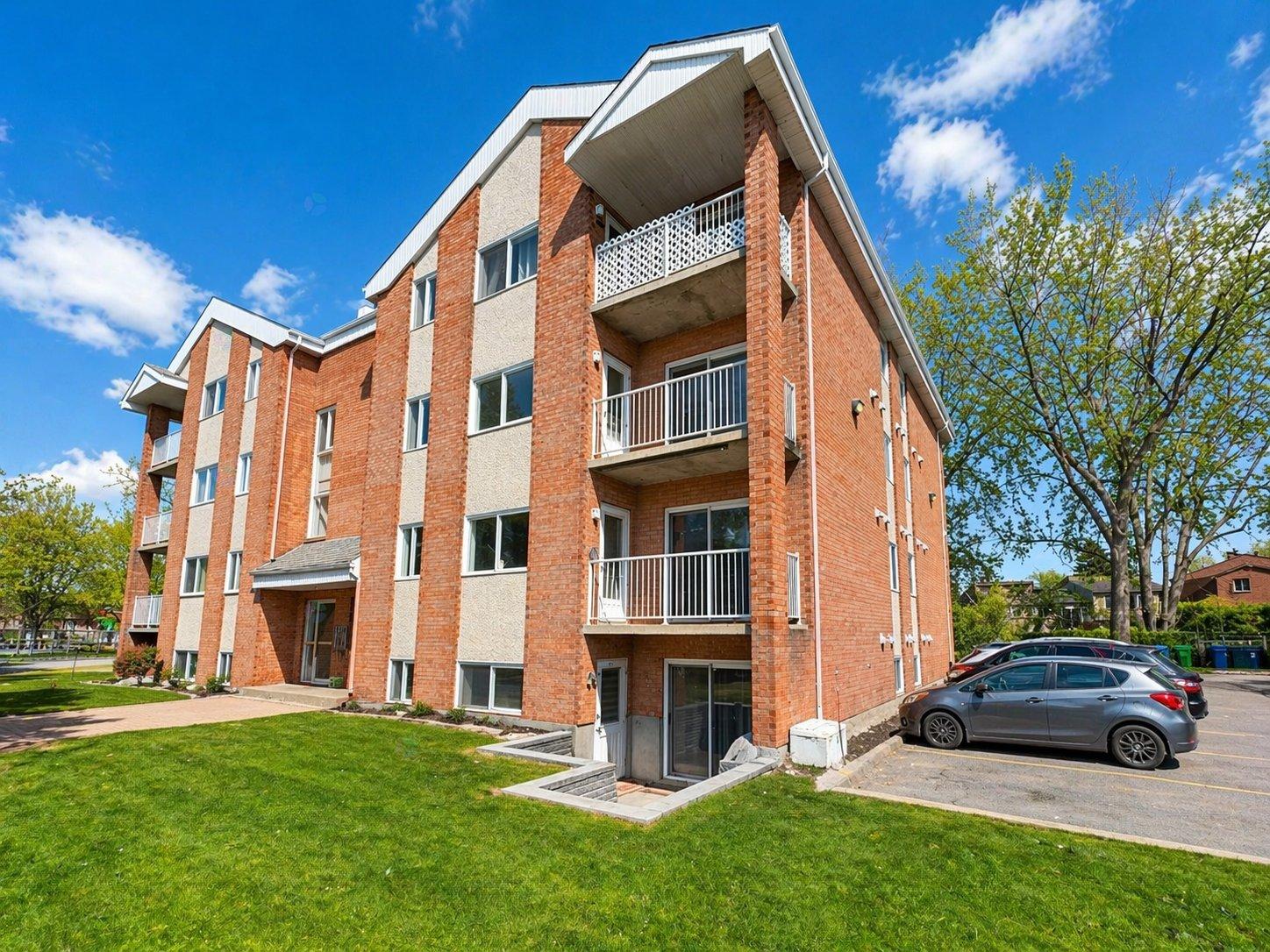 105 Rue Beauséjour, #302, La Prairie, Quebec J5R5T6
