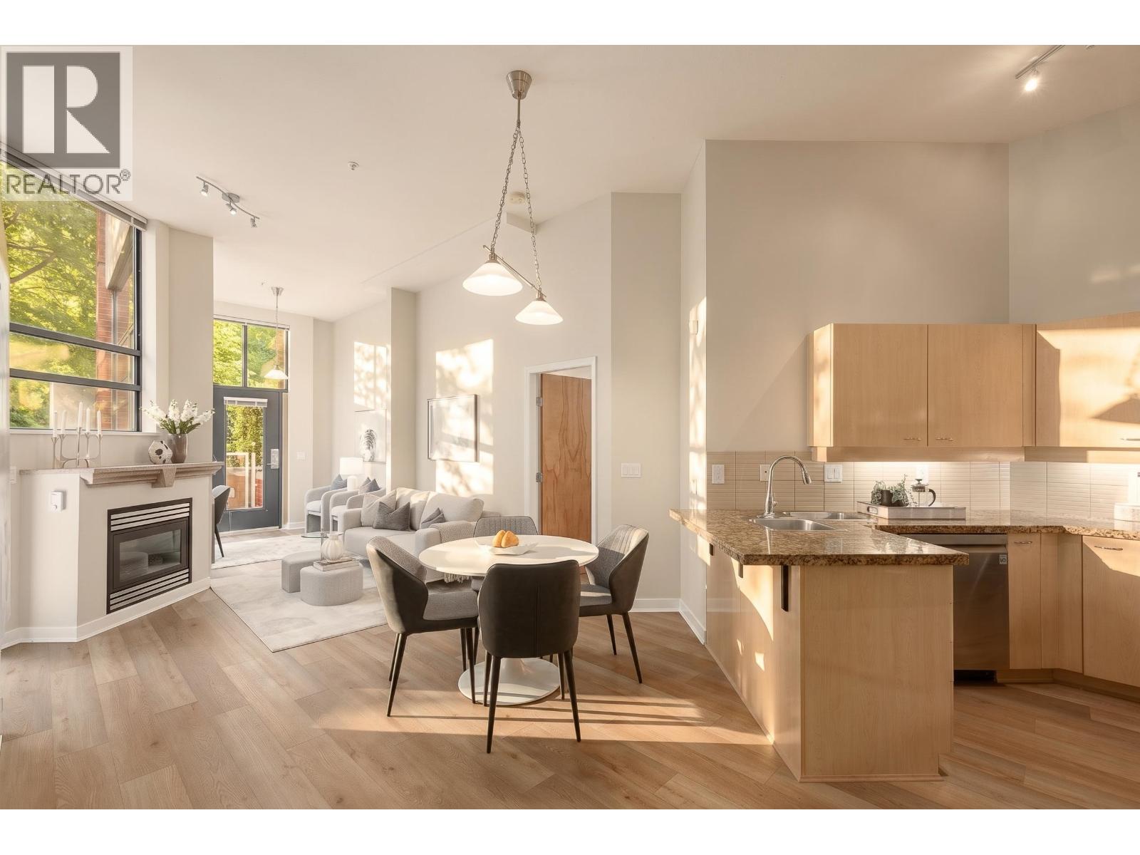 102 2228 MARSTRAND AVENUE|Vancouver, British Columbia V6K4T1