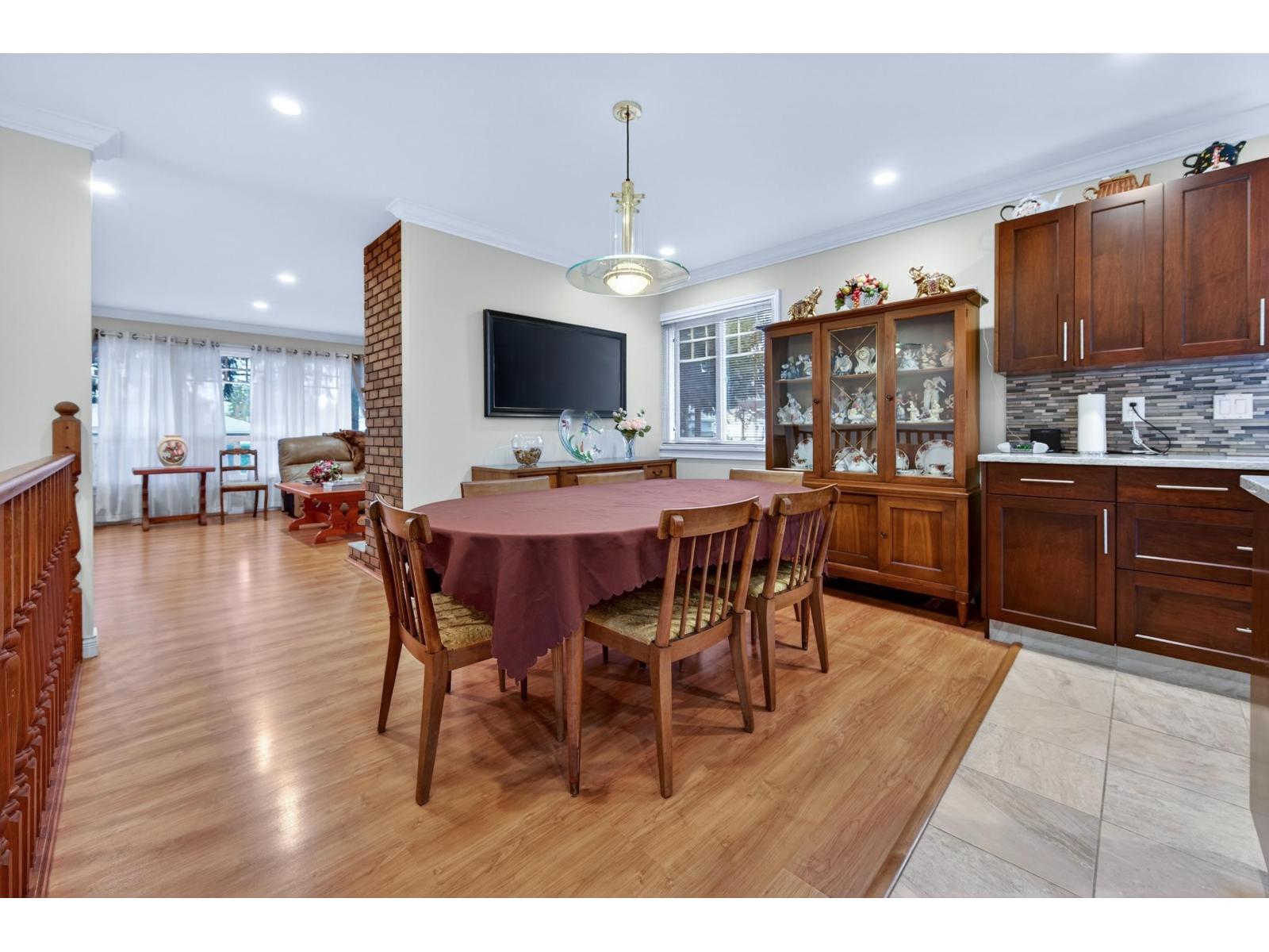 hi-yan⭐︎ For sale: 10014 156 STREET, Surrey, British Columbia V3R4L5