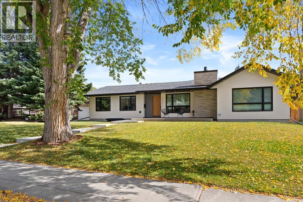 House for Sale in 6432 Laurentian Way SW|Calgary, Alberta t3e5n1
