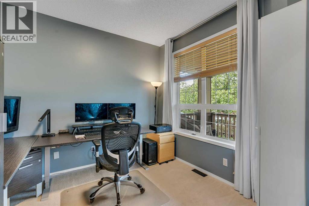House for Sale in 104 Prestwick Street SE|Calgary, Alberta T2Z4K9 5