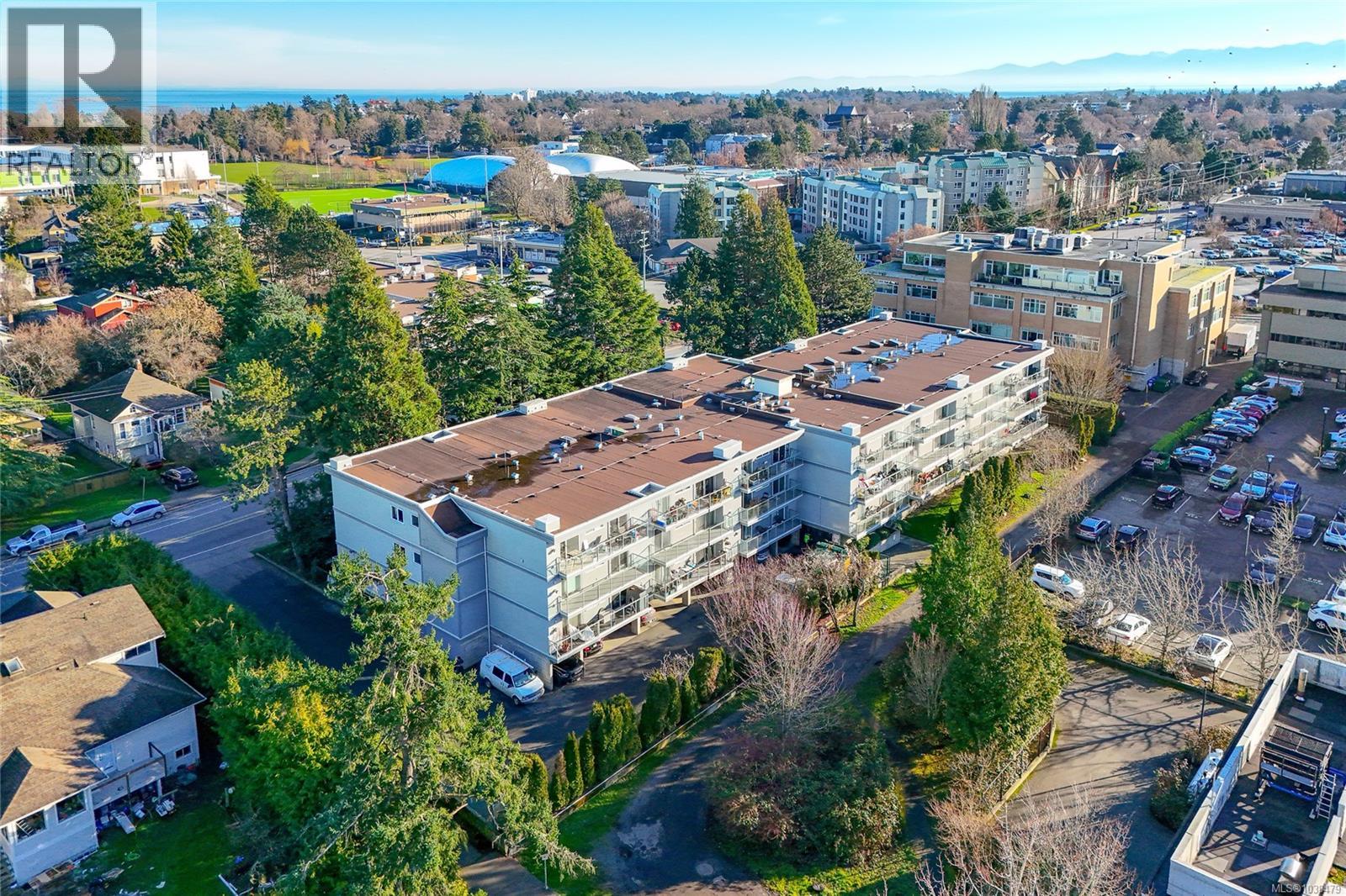 411 2022 Foul Bay Rd, Victoria, British Columbia V8R5A9