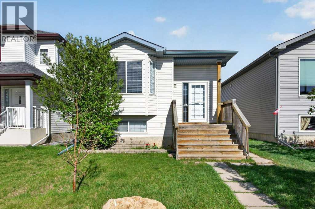 House for Sale in 173 Martin Crossing Crescent NE|Calgary, Alberta T3J3T1