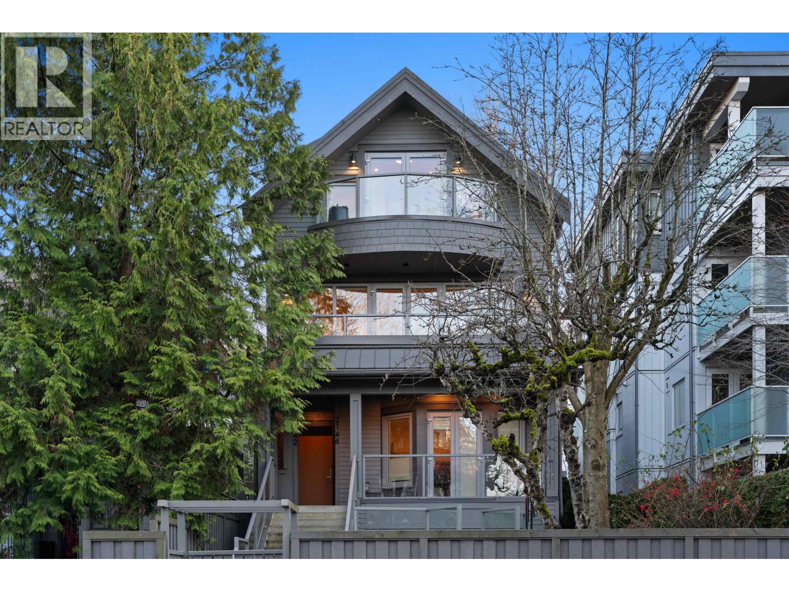 2142 W 1ST AVENUE|Vancouver, British Columbia V6K1E8