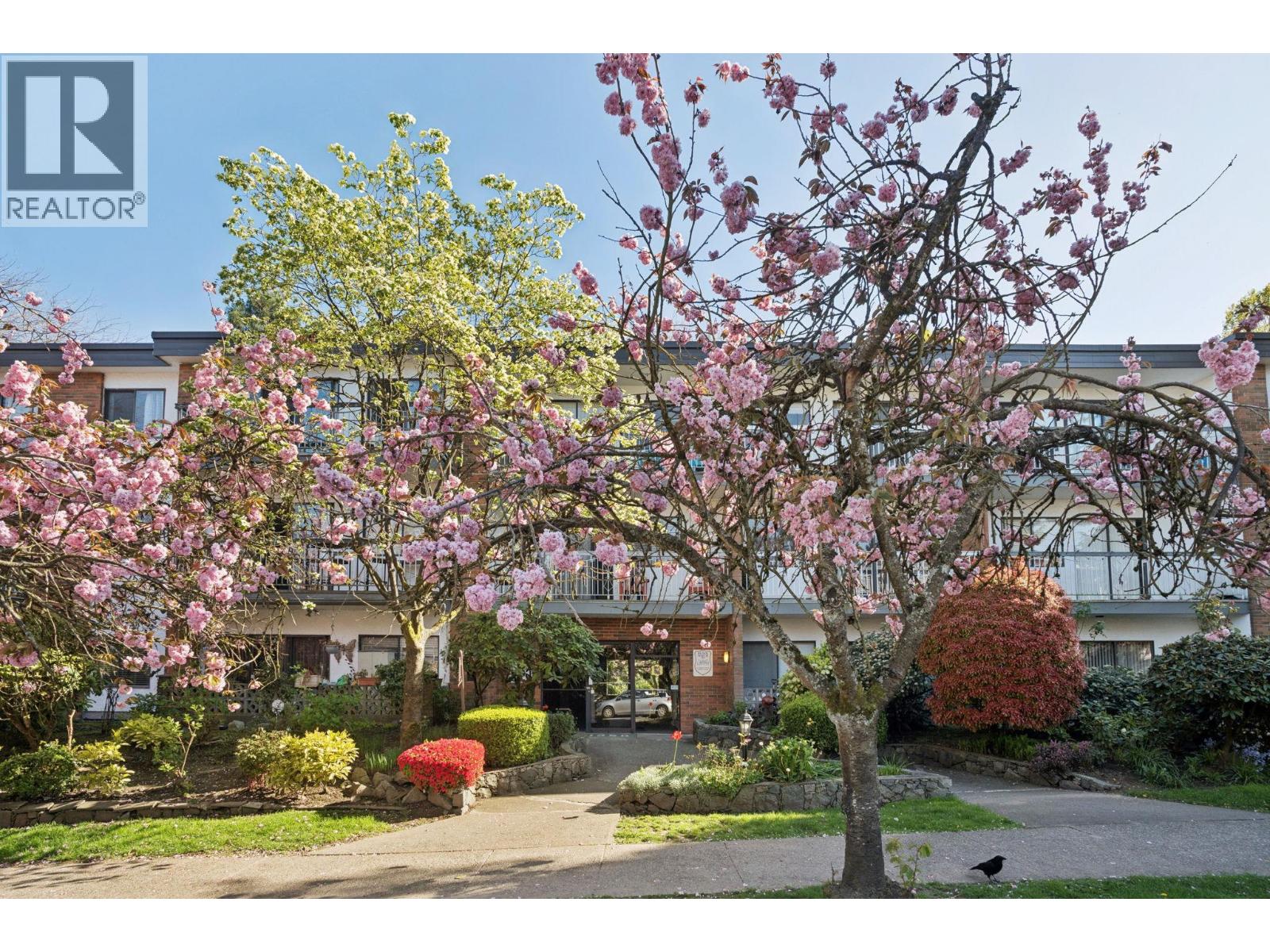 213 1950 W 8TH AVENUE|Vancouver, British Columbia V6J1W3
